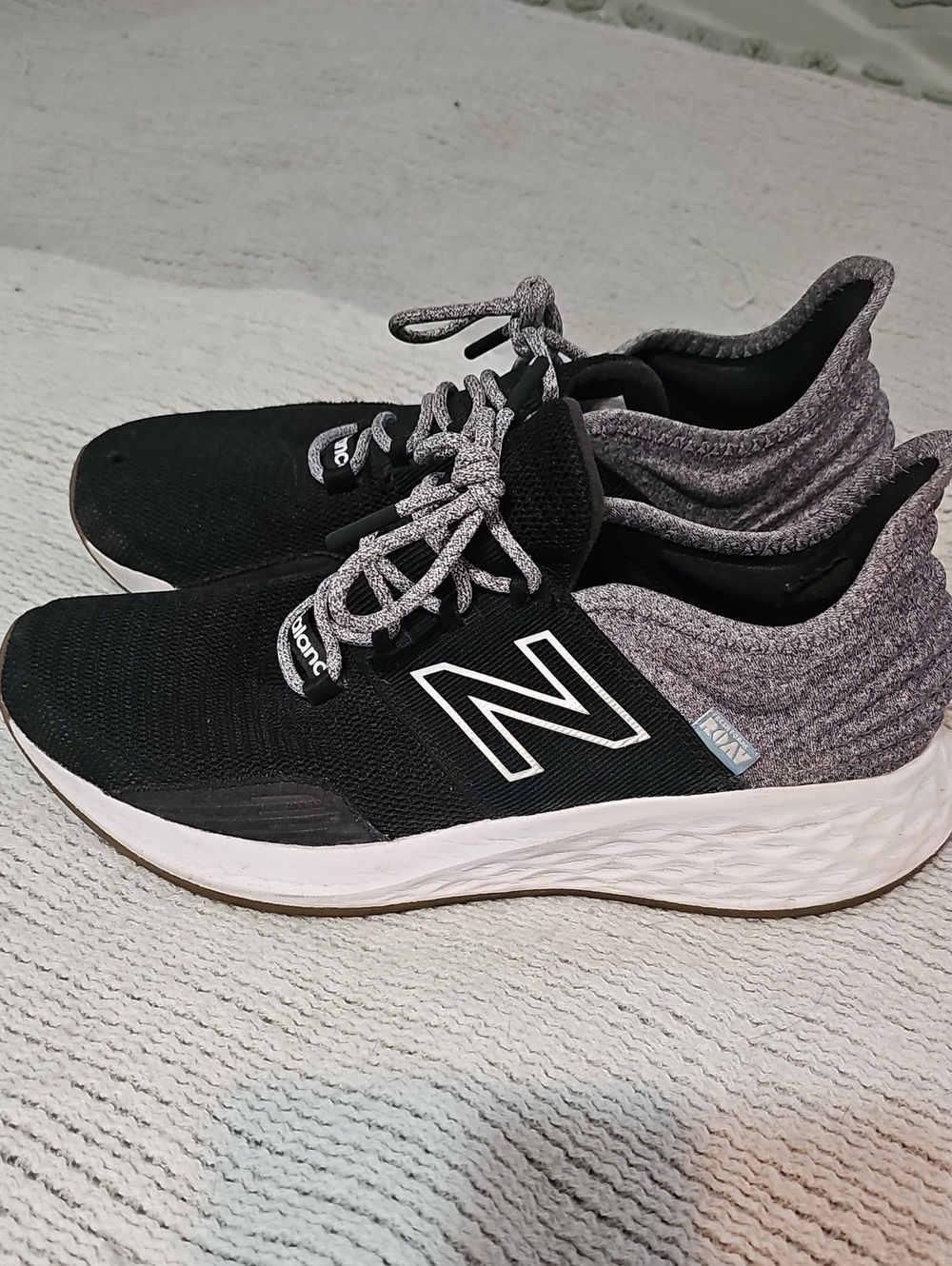 New Balance Black and Gray Knit-Back Casual Trainers